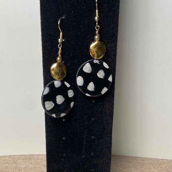 Black and Gold Dangle Earrings - Picture 4 of 4